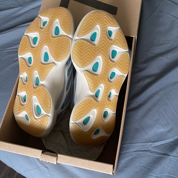 Yeezy 700 V3 kyanite - Picture 5 of 10